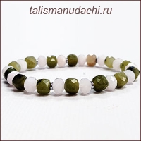 Браслет из розового кварца и байкальского нефрита.